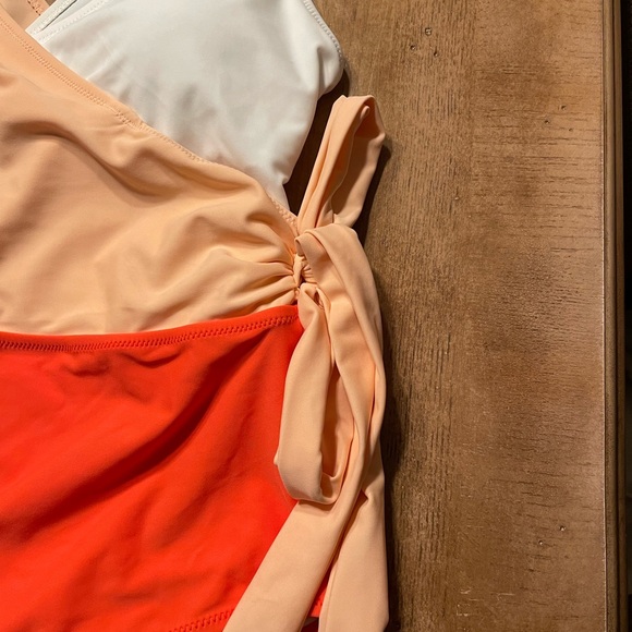 Cupshe NWT One-piece Swimsuit. Size L - Picture 4 of 9